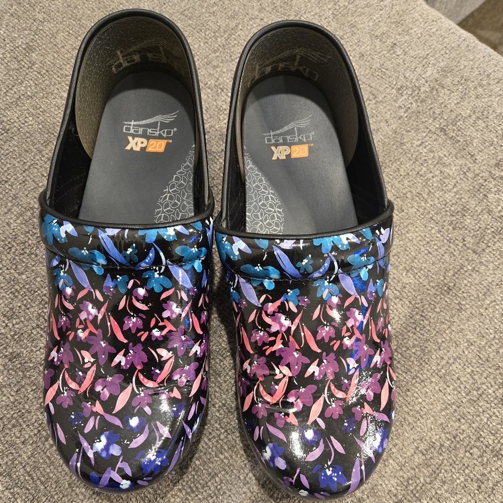 Dansko Floral Clogs‎ Excellente Conditions